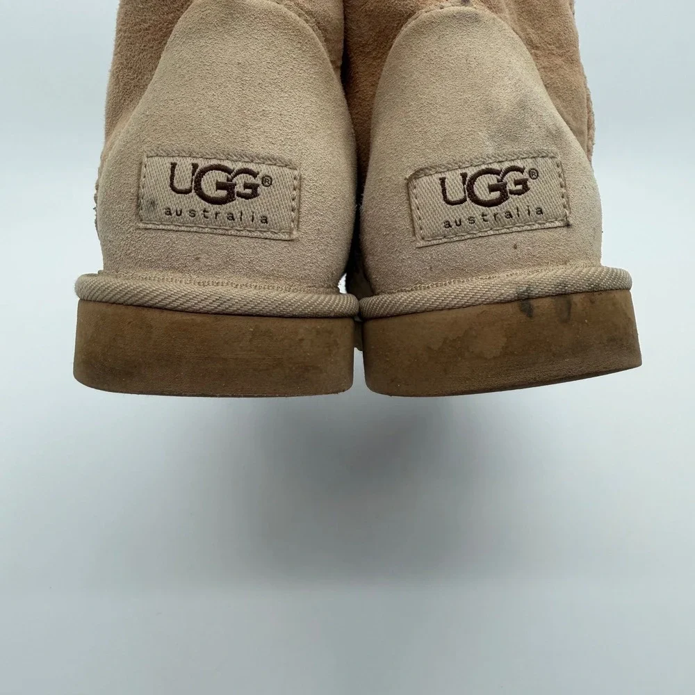 UGG item classic